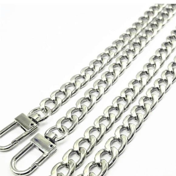 ❤️❤️❤️Premium quality bag Metal strap/silver tone Hardware/crossbody strap ❤️ - Picture 2 of 3